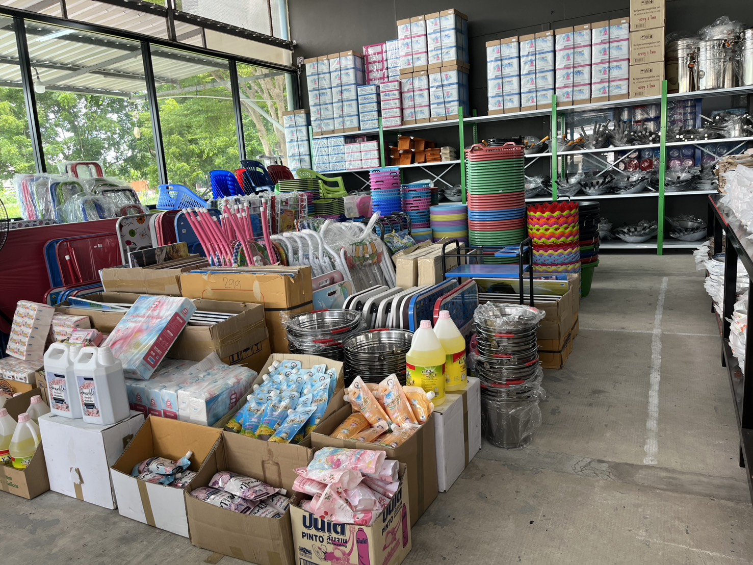 คลังสินค้าหลังร้าน